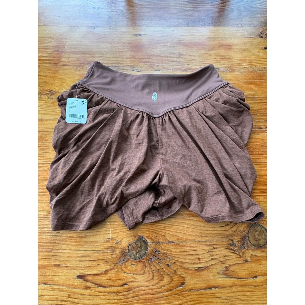 FP Movement by Free People Find Your Flow Shorts argon oil brown XS new nwt - Picture 6 of 7